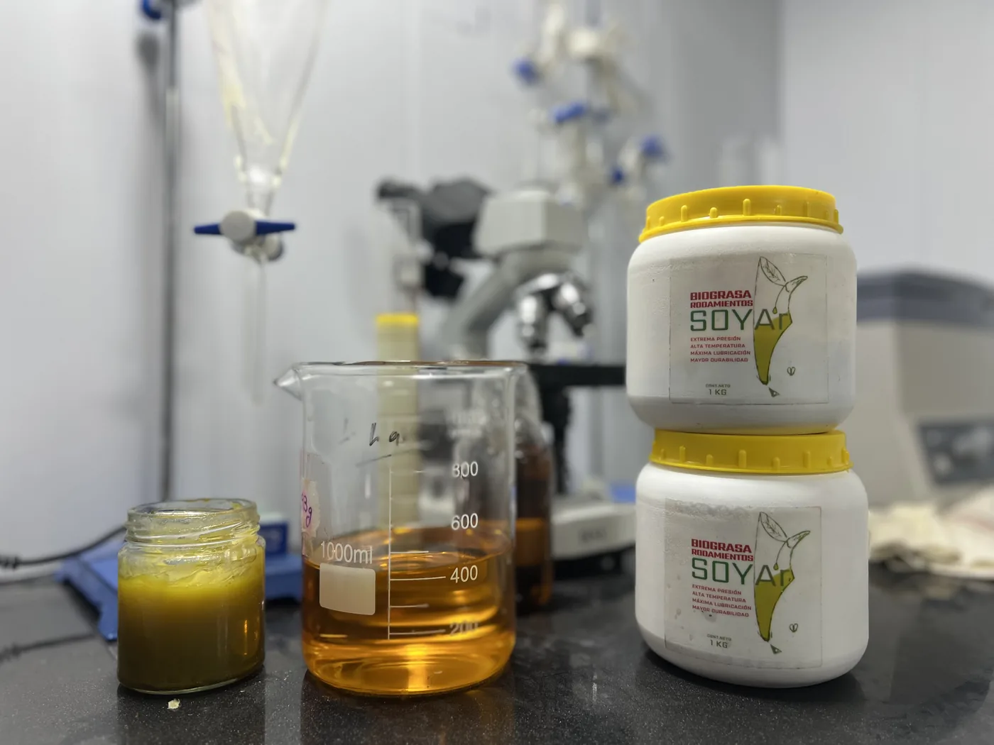 Bioaceites y biograsas SOYAr en laboratorio